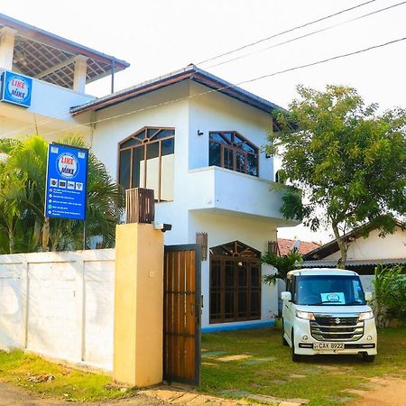 Like Mike Tourist Guest House & Restaurant Negombo Exterior foto