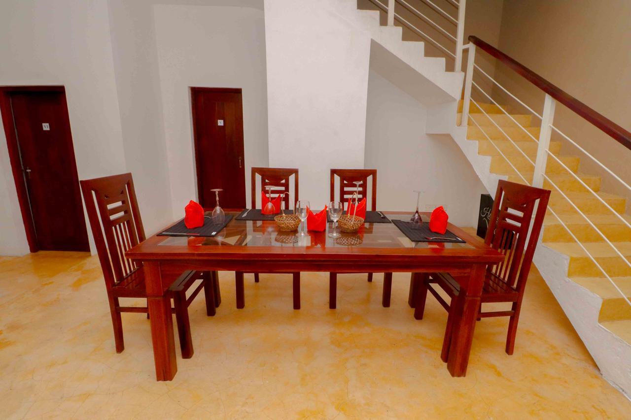 Like Mike Tourist Guest House & Restaurant Negombo Exterior foto