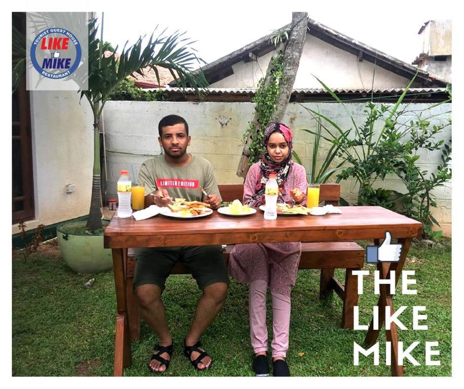 Like Mike Tourist Guest House & Restaurant Negombo Exterior foto