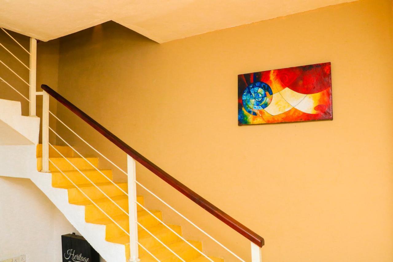 Like Mike Tourist Guest House & Restaurant Negombo Exterior foto