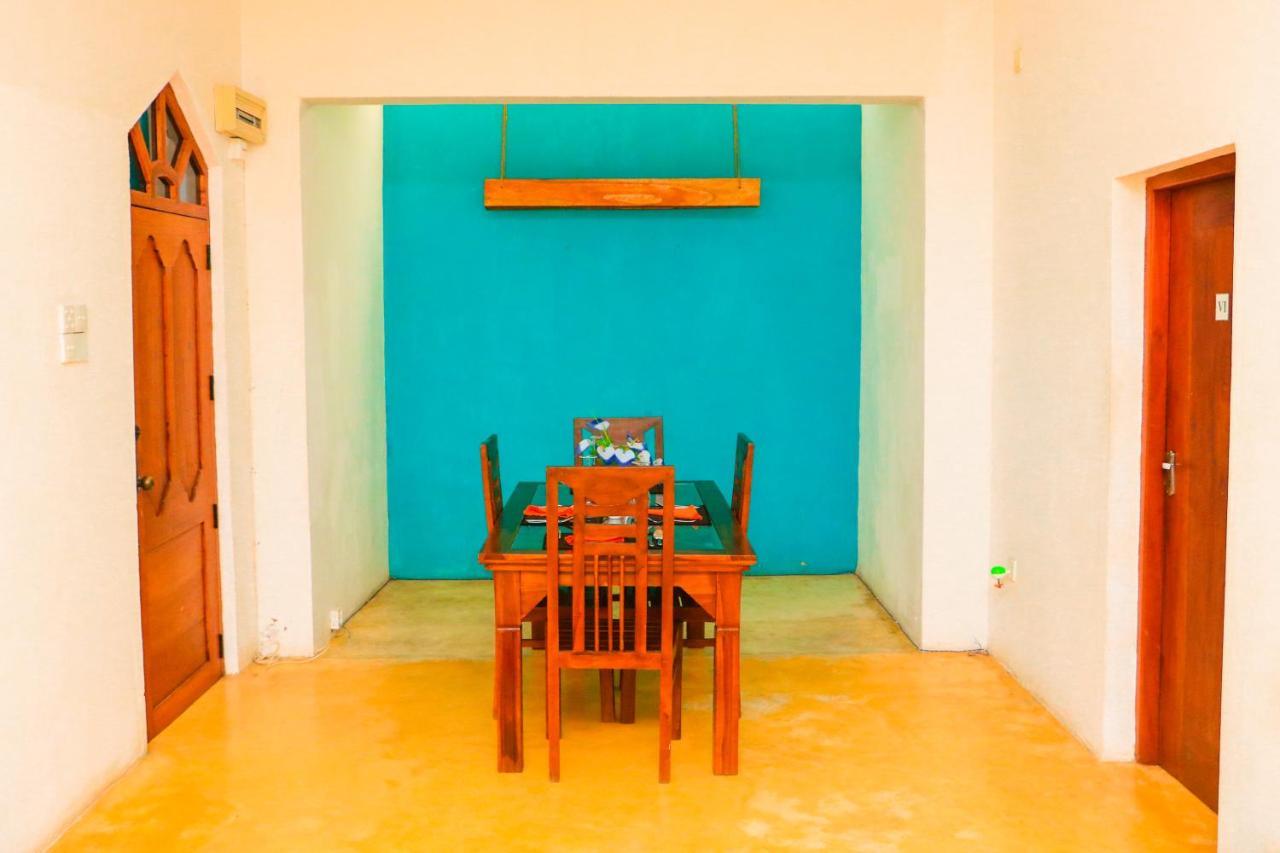 Like Mike Tourist Guest House & Restaurant Negombo Exterior foto